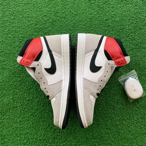 -Edm- 💨 Air Jordan 1 High ‘Light Smoke Grey’ (Sz 9) - Picture 4 of 10